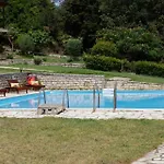 Habitat Corfu Ostello *