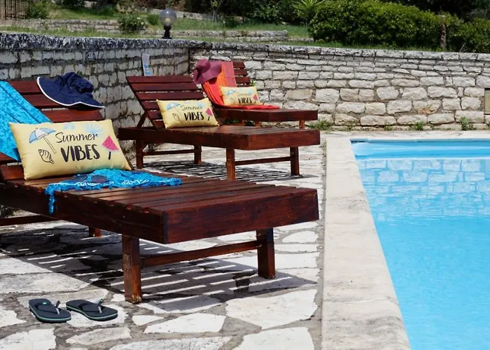 Habitat Corfu Vandrarhem Dassia (Corfu)